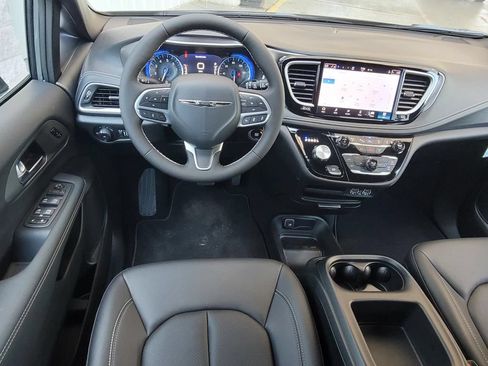 New 2025 Chrysler Pacifica Select FWD image 12