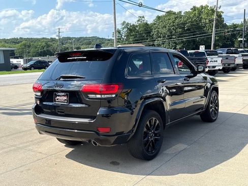 Used 2019 Jeep Grand Cherokee Altitude AWD/4WD image 17