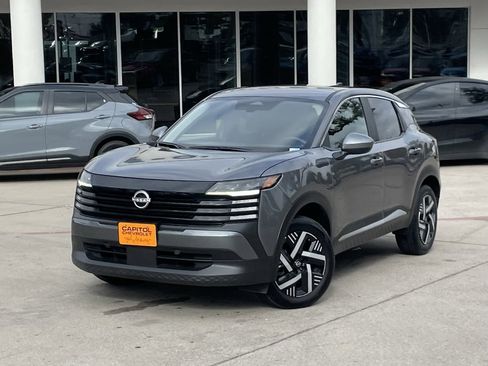 Used 2025 Nissan Kicks SV image 9