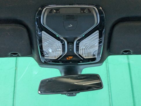 Used 2018 BMW 740i image 21