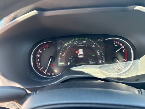 Used 2025 Toyota RAV4 XLE AWD/4WD image 15