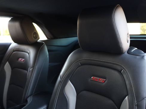 Used 2019 Chevrolet Camaro SS RWD image 28