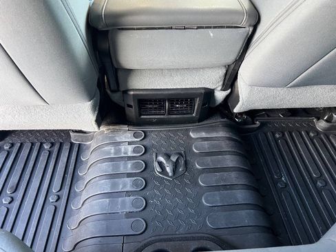 Used 2018 RAM 2500 SLT AWD/4WD image 17