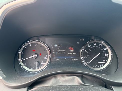 Used 2020 Toyota Highlander XLE image 28