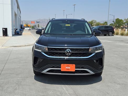 Used 2024 Volkswagen Taos SE image 3