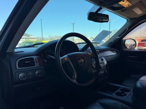 Used 2013 Chevrolet Avalanche LT image 12