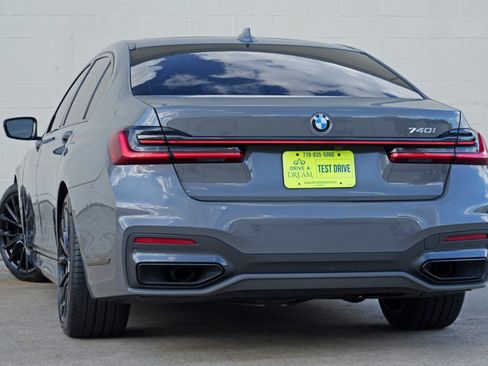 Used 2022 BMW 740i w/ M Sport Package RWD image 6