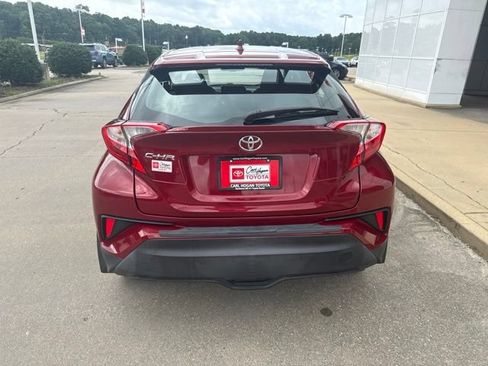 Used 2018 Toyota C-HR XLE FWD image 11
