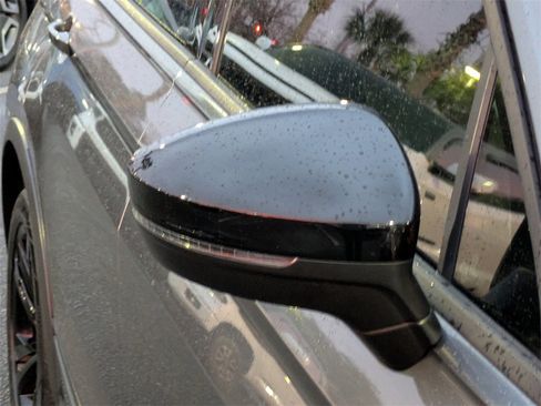 Used 2024 Volkswagen Tiguan SE R-Line image 12