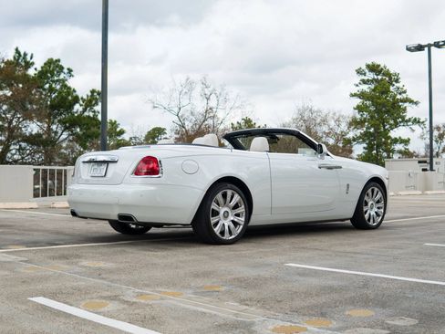 Used 2017 Rolls-Royce Dawn RWD image 25