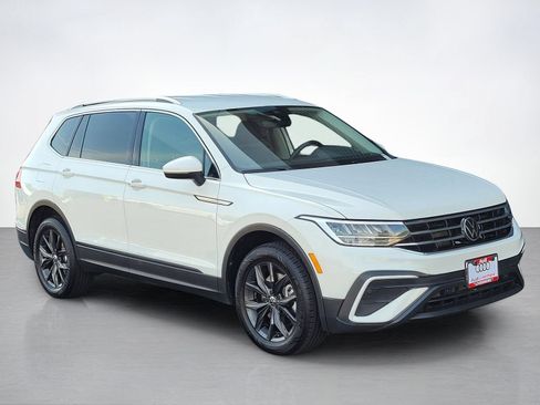 Used 2024 Volkswagen Tiguan SE FWD image 9