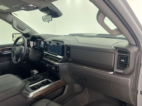 Used 2024 Chevrolet Silverado 1500 LT Trail Boss w/ Convenience Package II AWD/4WD image 25