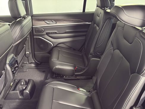 New 2026 Jeep Grand Cherokee L Limited w/ Limited Altitude Package image 10
