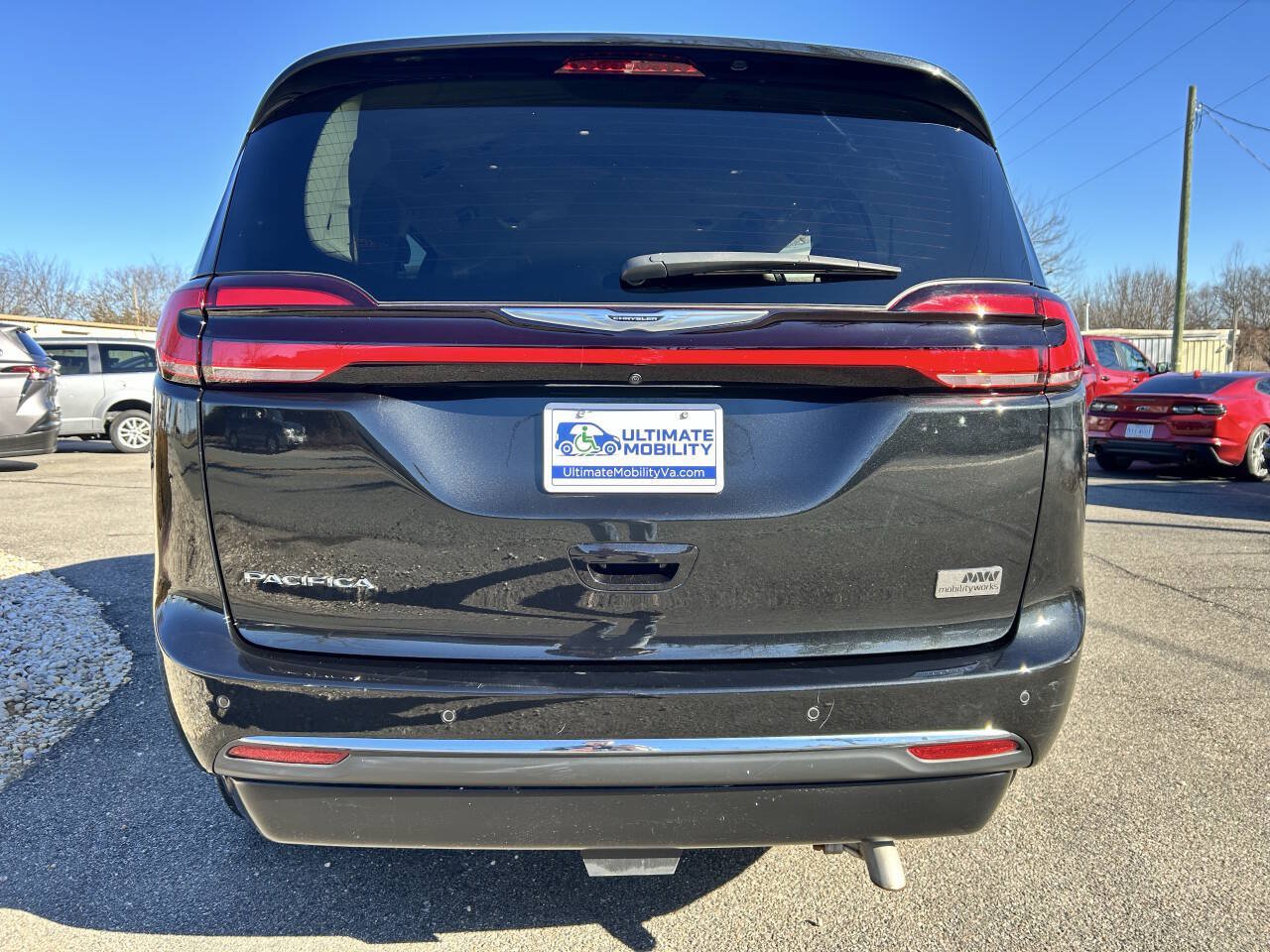 Used 2022 Chrysler Pacifica Touring-L FWD image 16