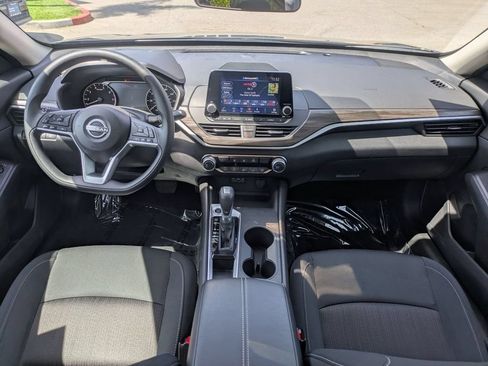 Used 2025 Nissan Altima 2.5 SV FWD image 25