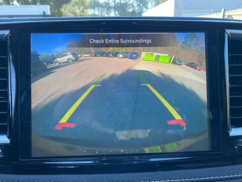 Used 2023 Chrysler Pacifica Touring-L image 24