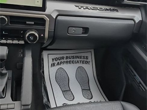 Used 2024 Toyota Tacoma TRD Off-Road image 27