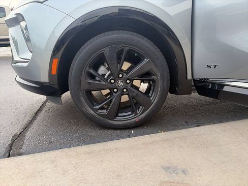 Certified 2025 Buick Envision Sport Touring AWD/4WD image 34