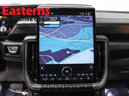 Used 2025 GMC Yukon XL Denali AWD/4WD image 12