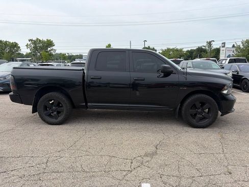 Used 2017 RAM 1500 Express w/ Black Ram 1500 Express Group AWD/4WD image 4