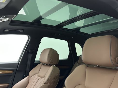 Used 2022 Audi Q5 e Premium Plus w/ Premium Plus Package image 6