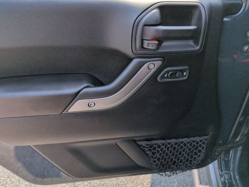 Used 2018 Jeep Wrangler Sport AWD/4WD image 12