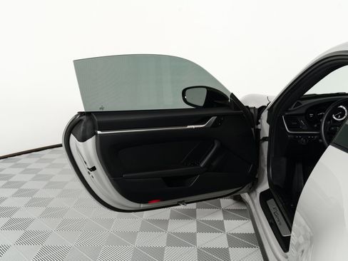Used 2024 Porsche 911 Carrera RWD image 9