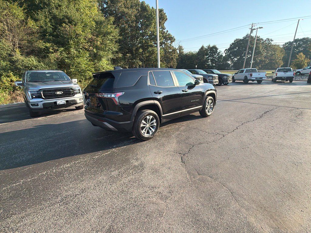 Used 2026 Chevrolet Equinox LT w/ Safety and Technology Package FWD image 3