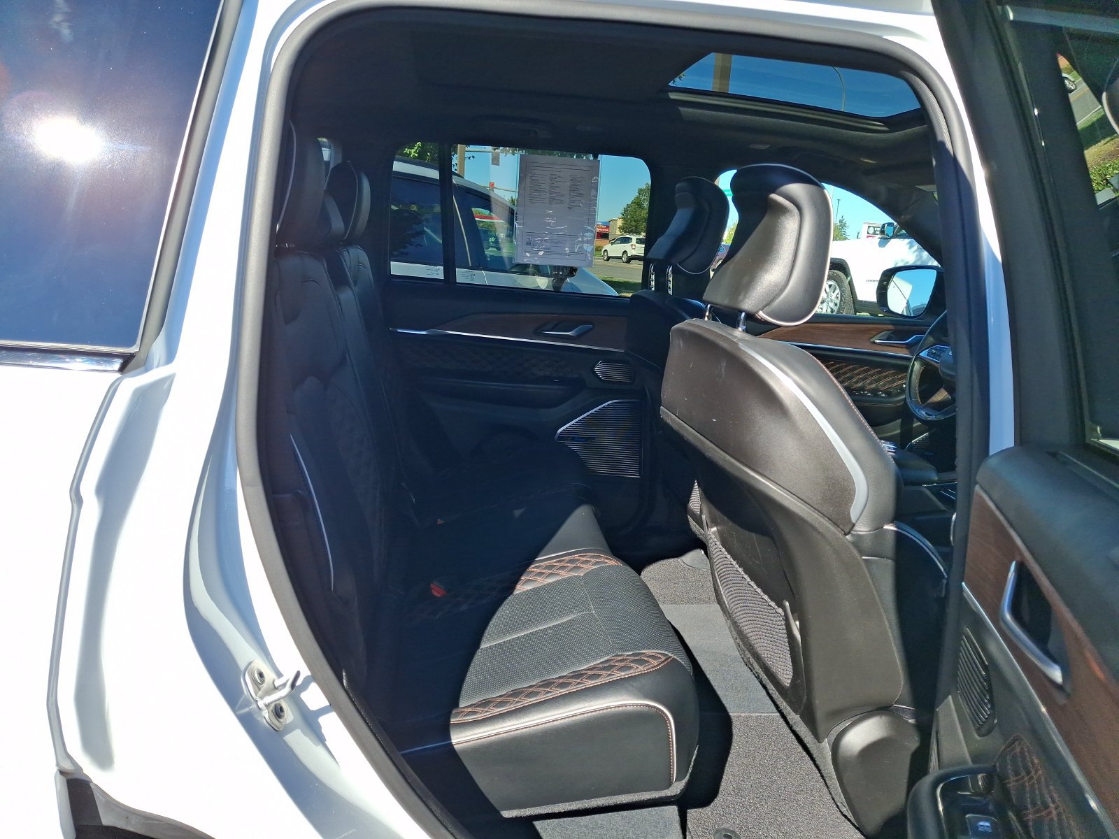 Used 2022 Jeep Grand Cherokee Summit w/ Advanced Protech Group IV AWD/4WD image 20