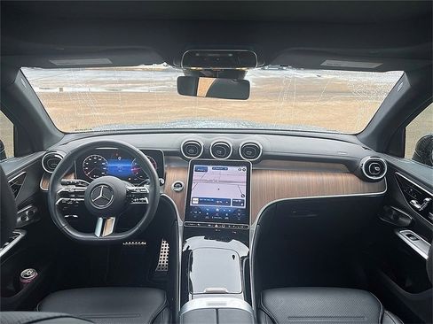 Used 2025 Mercedes-Benz GLB 250 image 5