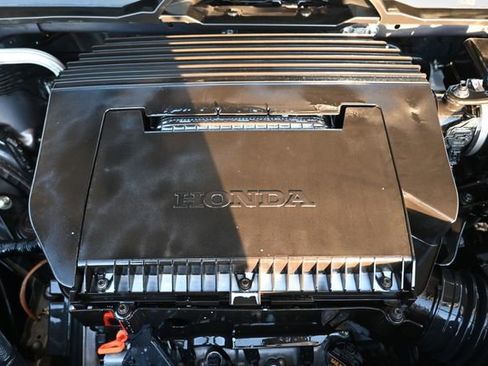 Used 2025 Honda Pilot Touring image 17