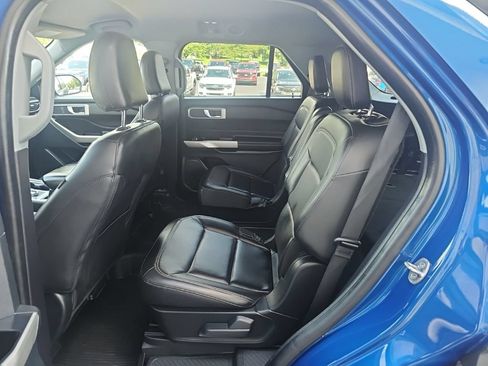 Used 2022 Ford Explorer XLT w/ Equipment Group 202A AWD/4WD image 11
