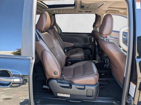 Used 2019 Toyota Sienna Limited Premium w/ Carpet Mat Package FWD image 18