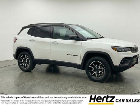 Used 2025 Jeep Compass Trailhawk image 1
