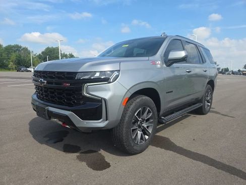 Used 2024 Chevrolet Tahoe Z71 w/ Luxury Package AWD/4WD image 3