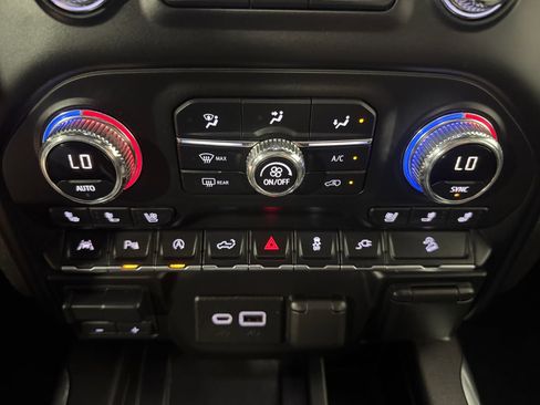 Used 2021 GMC Sierra 1500 AT4 w/ AT4 Premium Package AWD/4WD image 35