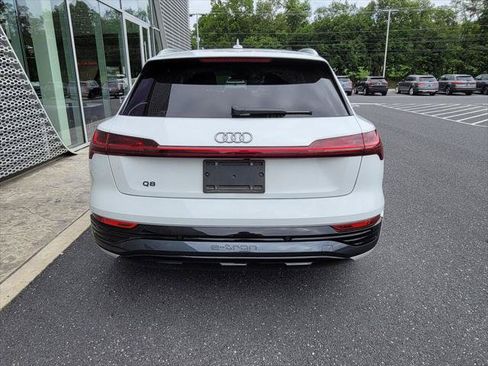 Used 2024 Audi Q8 e-tron Premium Plus w/ Premium Plus Package AWD/4WD image 6