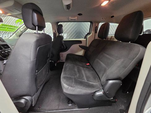 Used 2019 Dodge Grand Caravan SE image 26