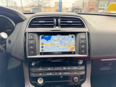 Used 2018 Jaguar F-PACE R-Sport image 16