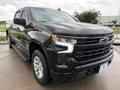 Used 2022 Chevrolet Silverado 1500 RST AWD/4WD image 2