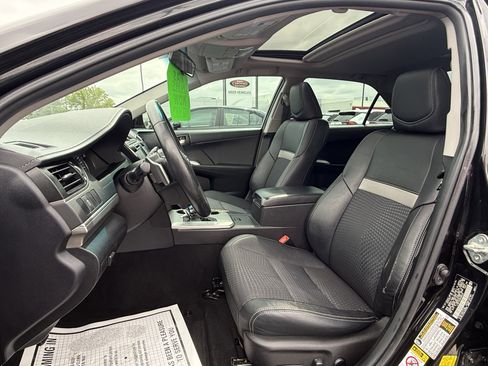 Used 2014 Toyota Camry SE FWD image 5
