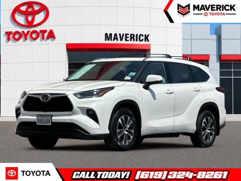 Used 2021 Toyota Highlander XLE AWD/4WD image 1