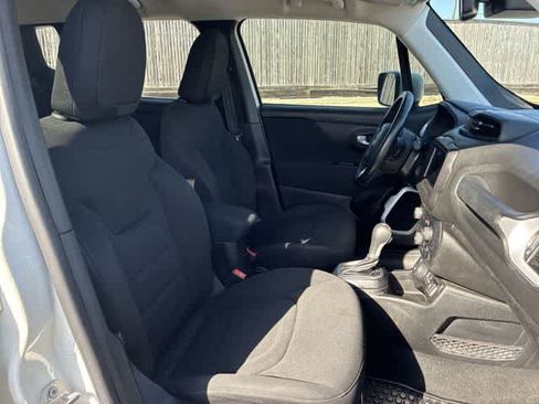 Used 2019 Jeep Renegade Latitude w/ Cold Weather Group AWD/4WD image 22