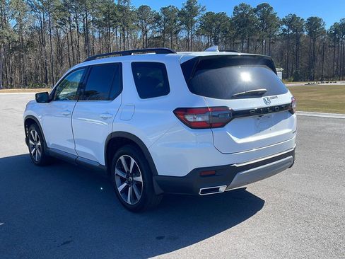 Used 2025 Honda Pilot Touring image 5