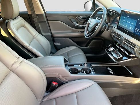 Used 2025 Lincoln Corsair AWD w/ Equipment Group 101A image 27