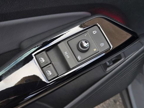 Used 2023 Volkswagen ID.4 S RWD image 12
