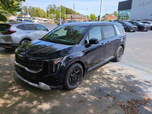 New 2026 Kia Carnival FWD image 3