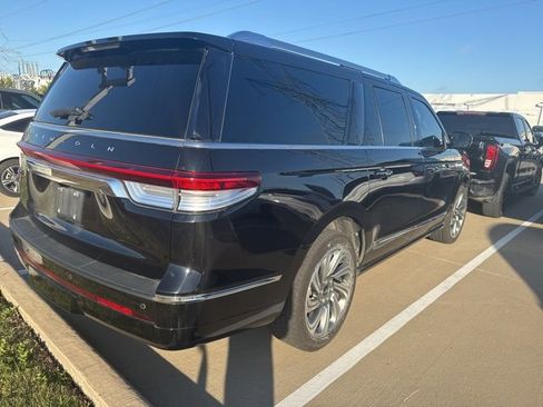 Used 2022 Lincoln Navigator L Reserve image 4