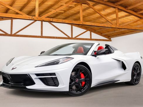 Used 2021 Chevrolet Corvette Stingray Premium Conv w/ Z51 Performance Package RWD image 1