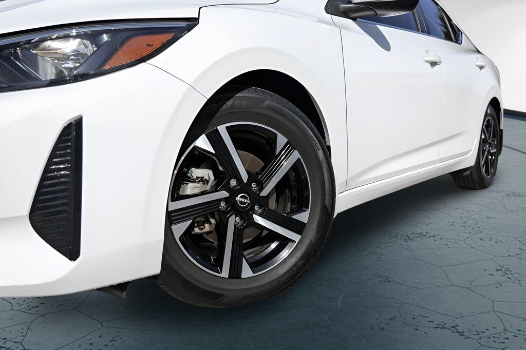 Used 2024 Nissan Sentra SV FWD image 4